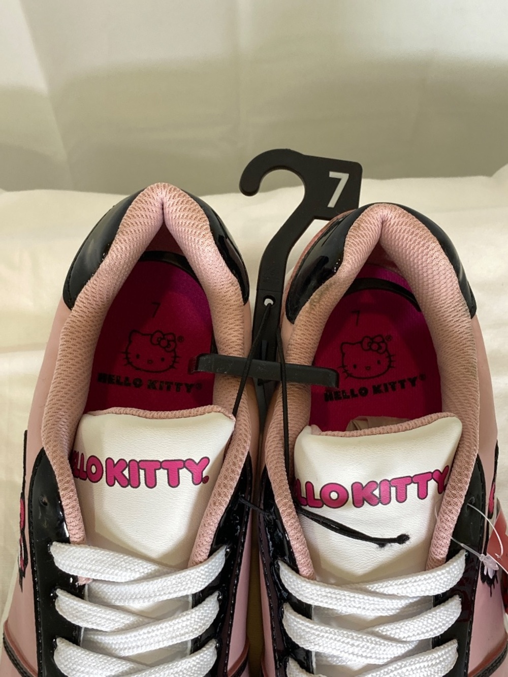 Hello Kitty Sz 7 Pink Black White Ladies Shoes Sneakers New With Tags Black Sole - Picture 11 of 12